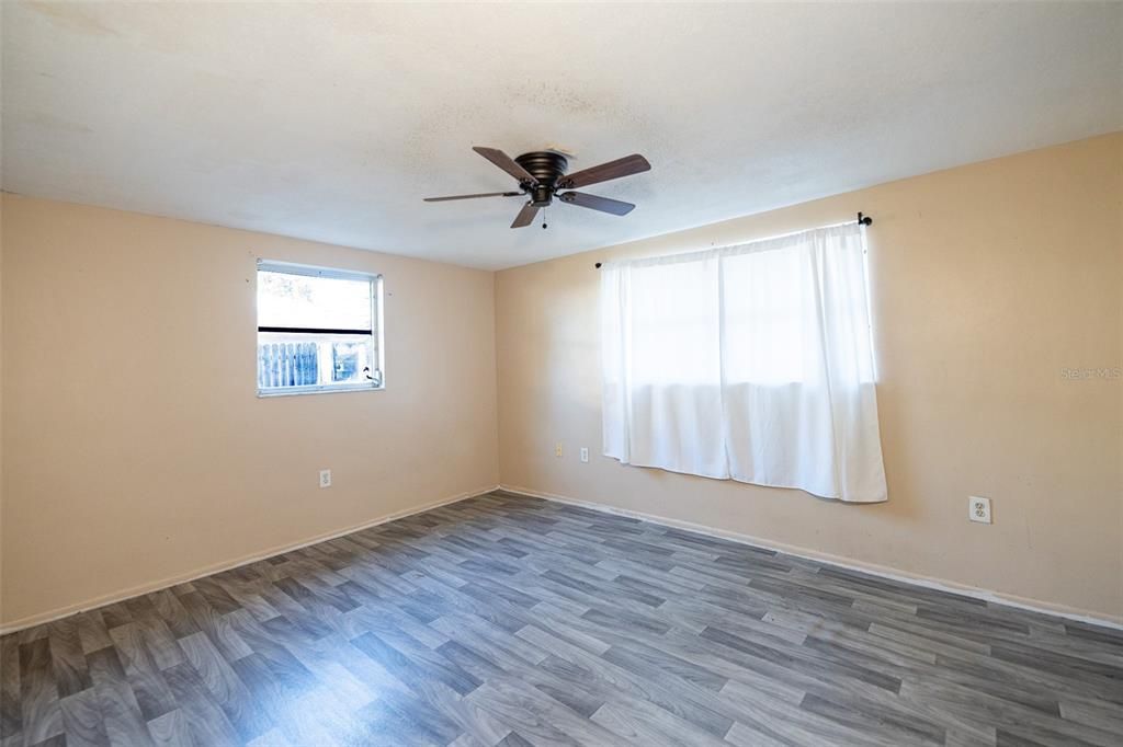 For Sale: $210,000 (3 beds, 2 baths, 1298 Square Feet)