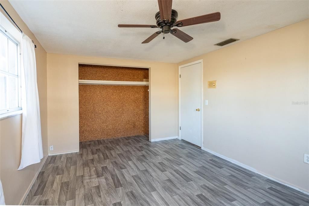 For Sale: $210,000 (3 beds, 2 baths, 1298 Square Feet)