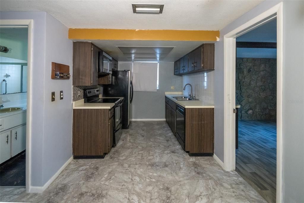 For Sale: $210,000 (3 beds, 2 baths, 1298 Square Feet)