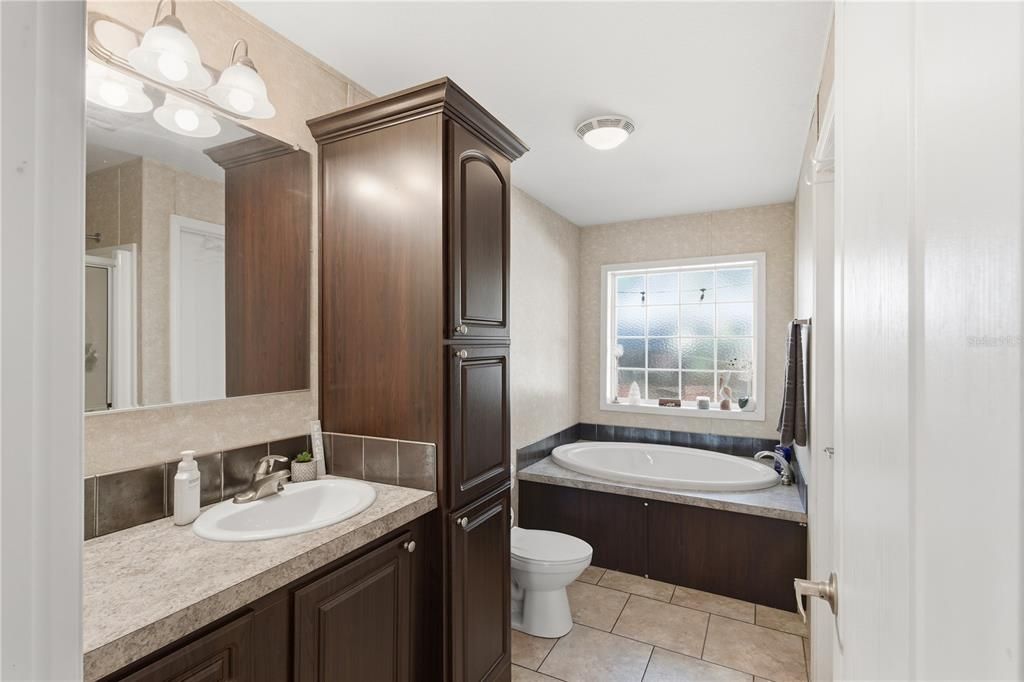 На продажу: $349,500 (3 спален, 2 ванн, 1188 Квадратных фут)