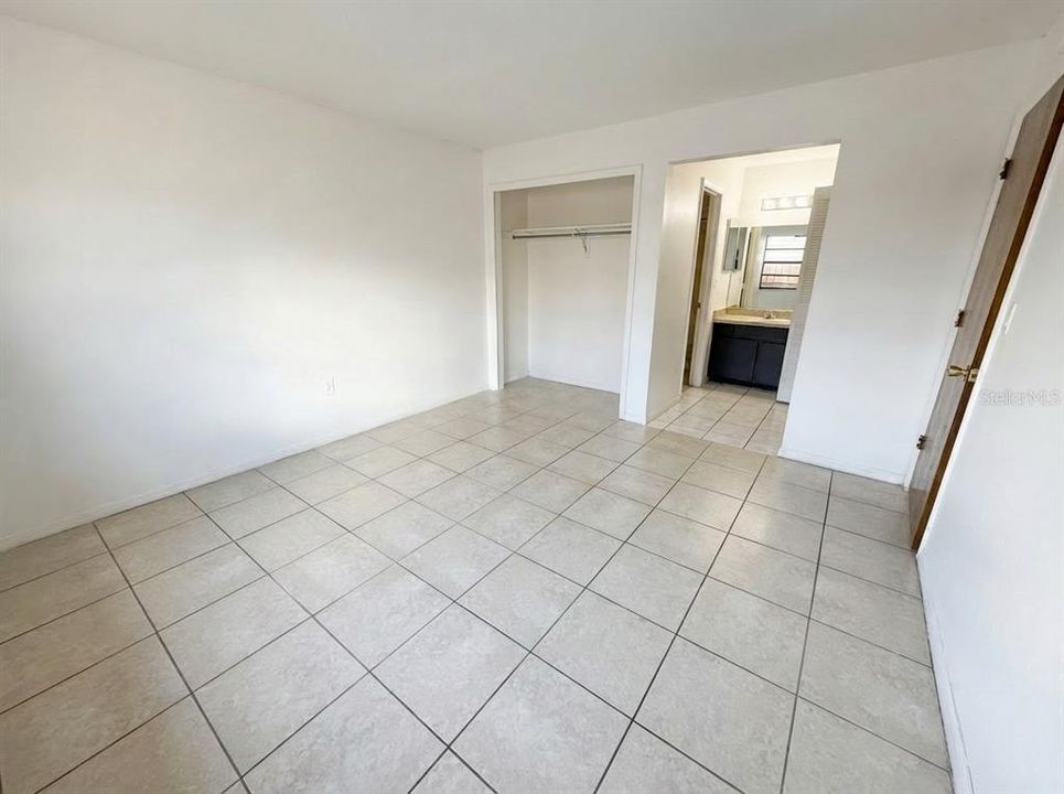 На продажу: $189,900 (2 спален, 2 ванн, 991 Квадратных фут)