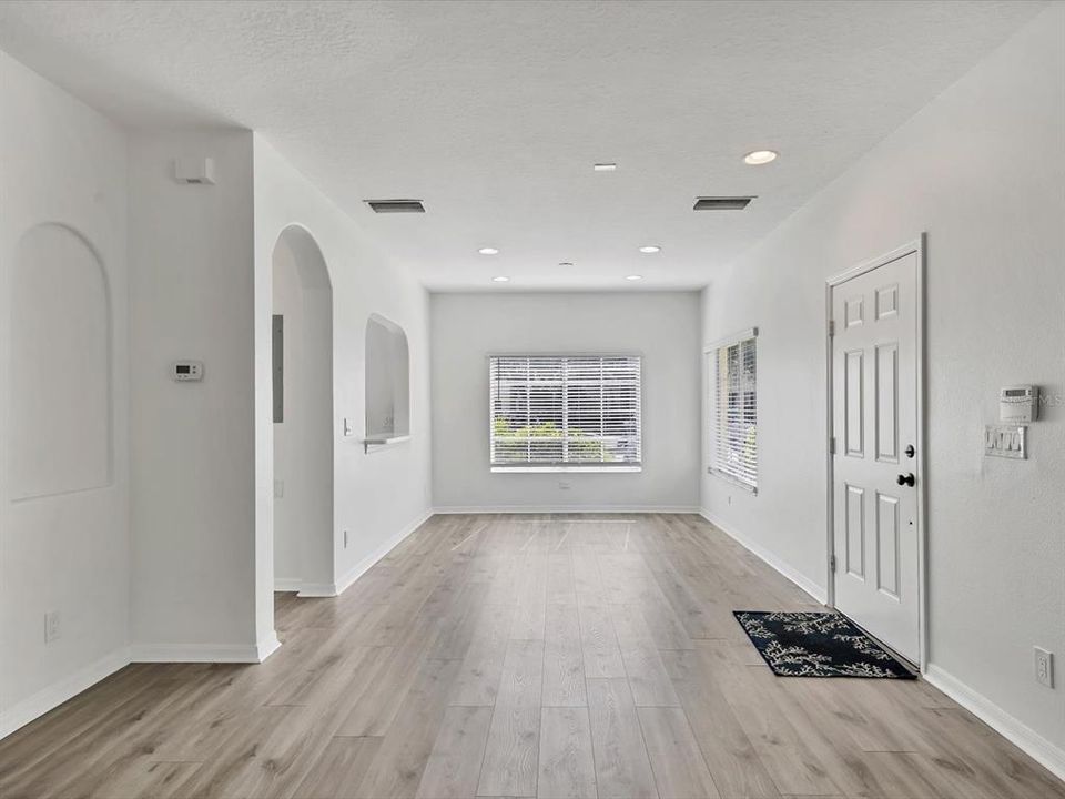 For Rent: $1,895 (3 beds, 2 baths, 1261 Square Feet)