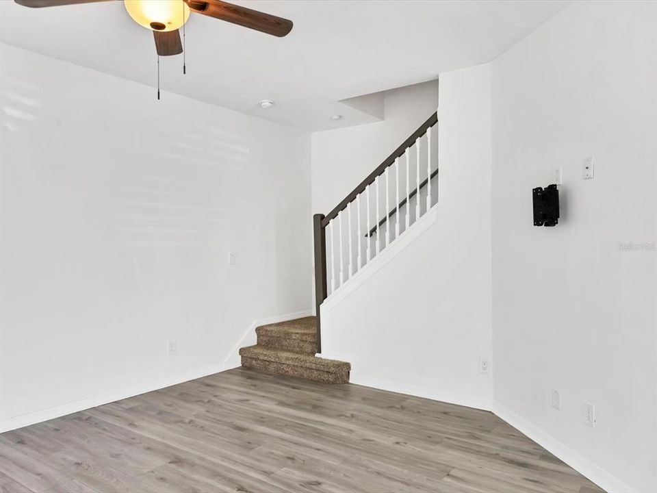 For Rent: $1,895 (3 beds, 2 baths, 1261 Square Feet)