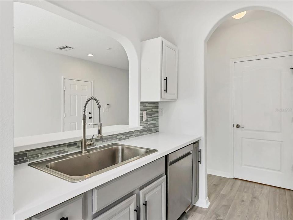 For Rent: $1,895 (3 beds, 2 baths, 1261 Square Feet)