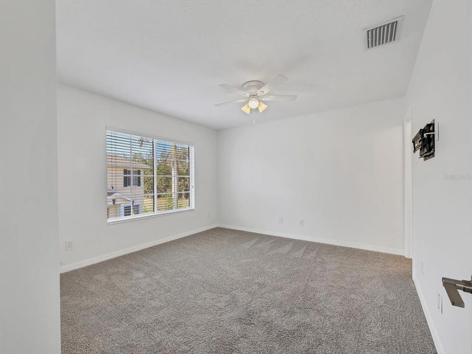 For Rent: $1,895 (3 beds, 2 baths, 1261 Square Feet)