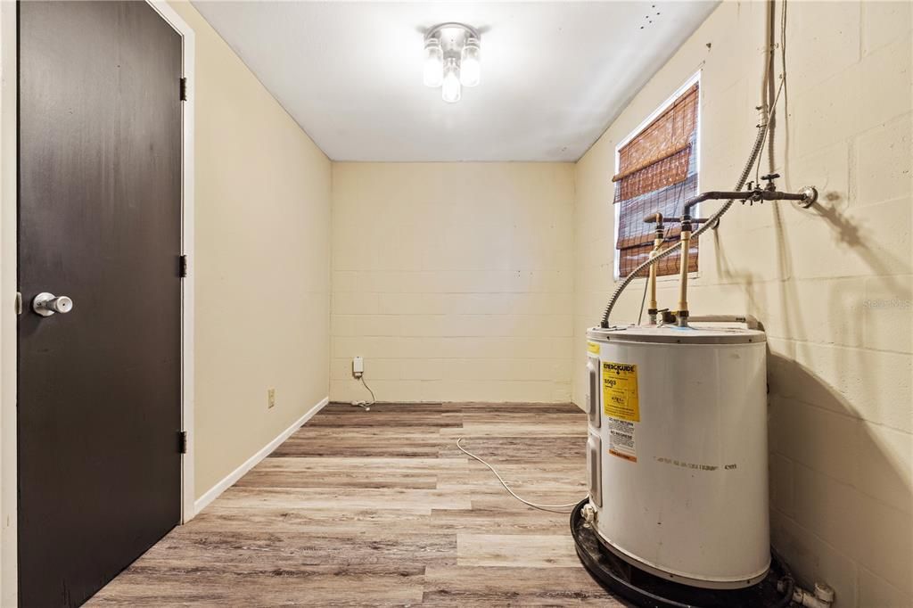 В аренду: $1,800 (2 спален, 1 ванн, 901 Квадратных фут)