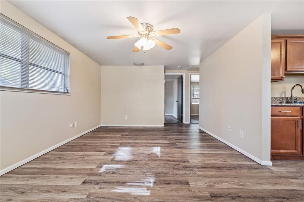 В аренду: $1,800 (2 спален, 1 ванн, 901 Квадратных фут)