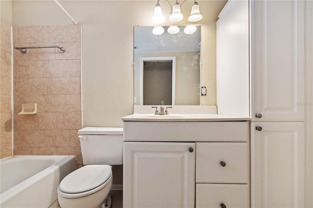 В аренду: $1,800 (2 спален, 1 ванн, 901 Квадратных фут)