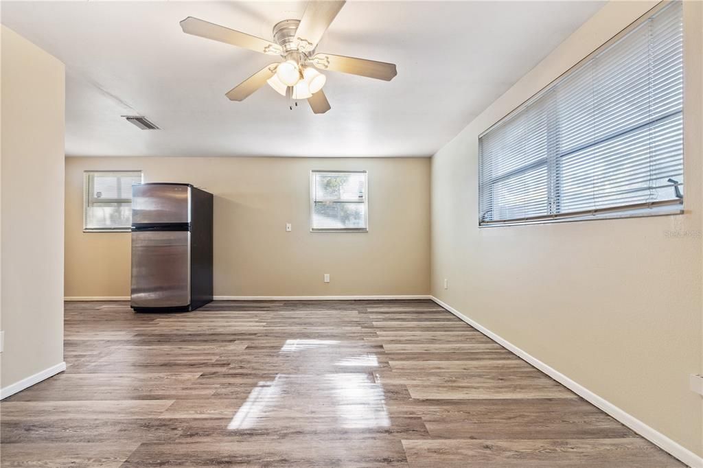 В аренду: $1,800 (2 спален, 1 ванн, 901 Квадратных фут)