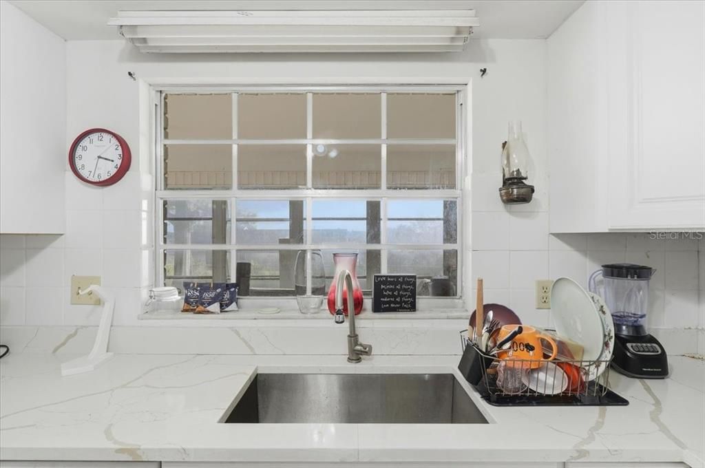 На продажу: $220,000 (3 спален, 2 ванн, 1353 Квадратных фут)