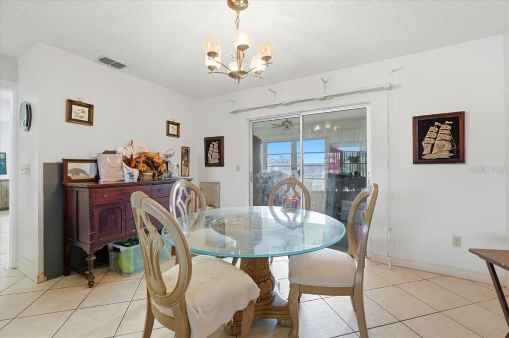 На продажу: $220,000 (3 спален, 2 ванн, 1353 Квадратных фут)