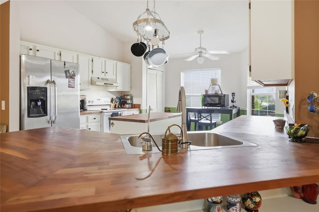 For Sale: $295,000 (3 beds, 2 baths, 1541 Square Feet)