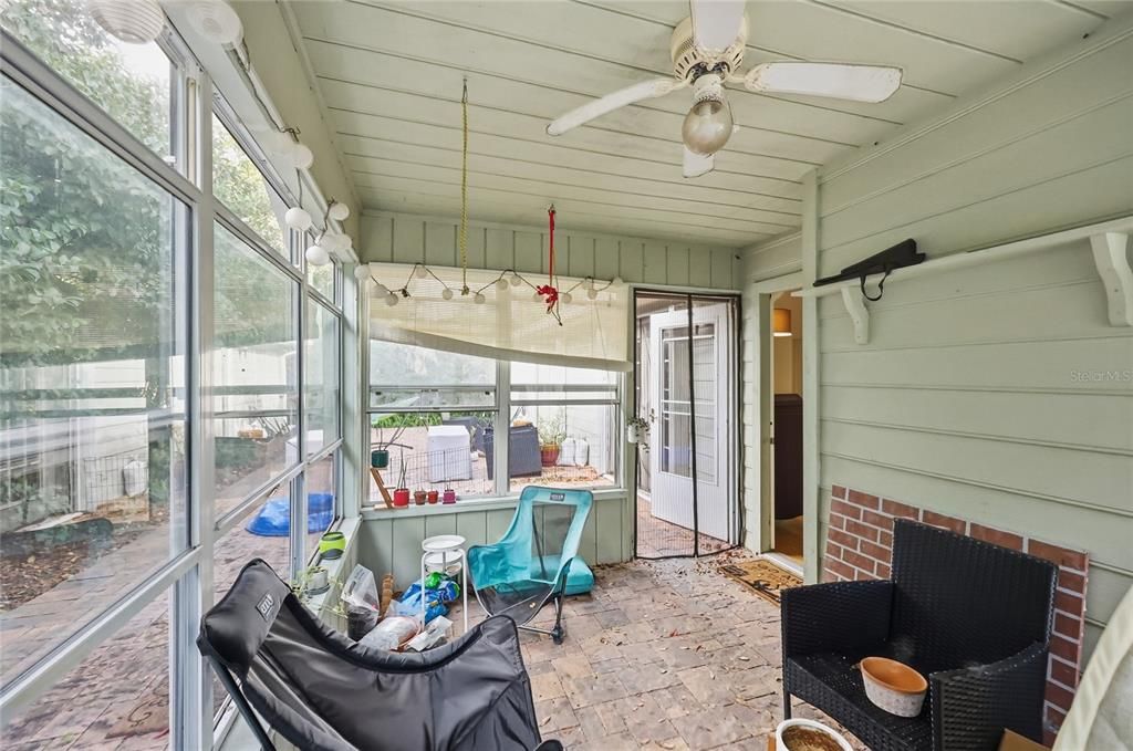 For Sale: $295,000 (3 beds, 2 baths, 1541 Square Feet)