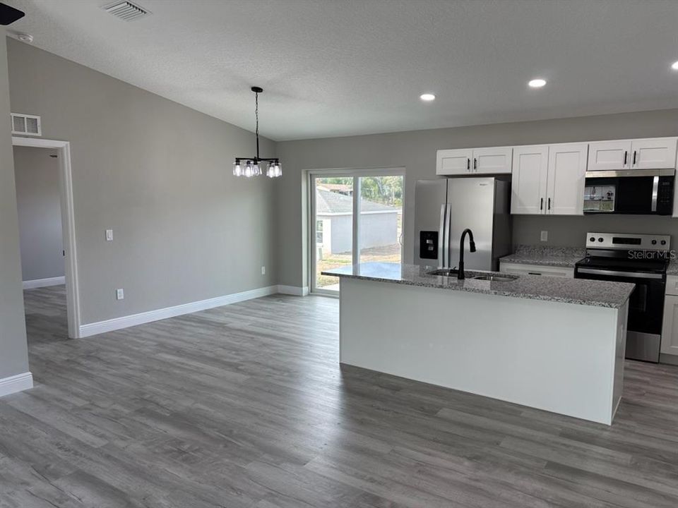 For Sale: $224,900 (3 beds, 2 baths, 1264 Square Feet)