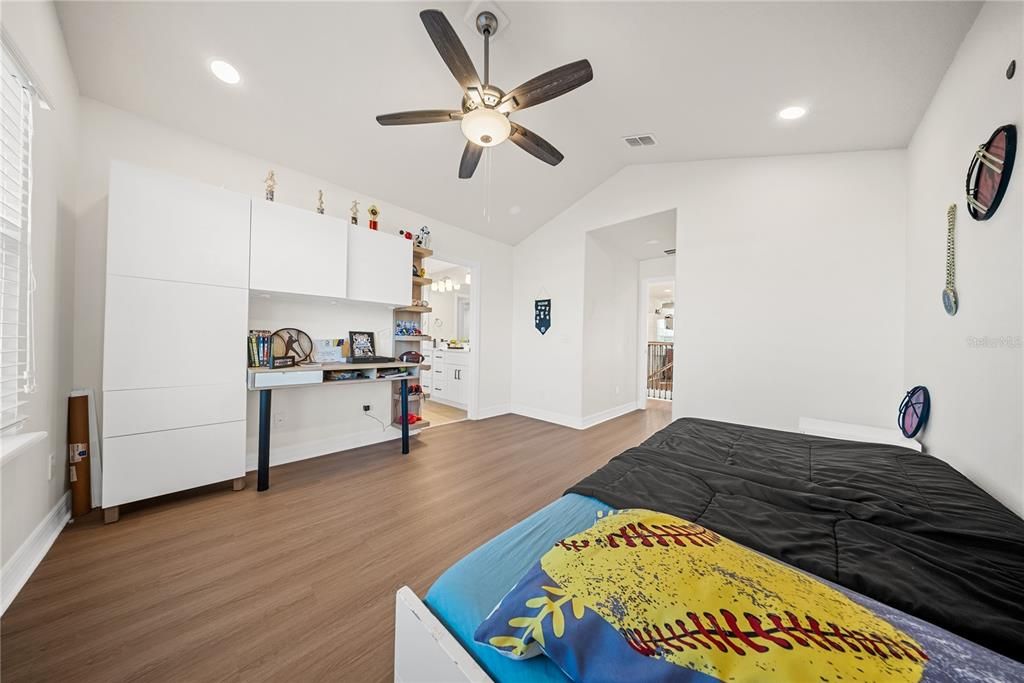 For Sale: $870,000 (4 beds, 2 baths, 2996 Square Feet)