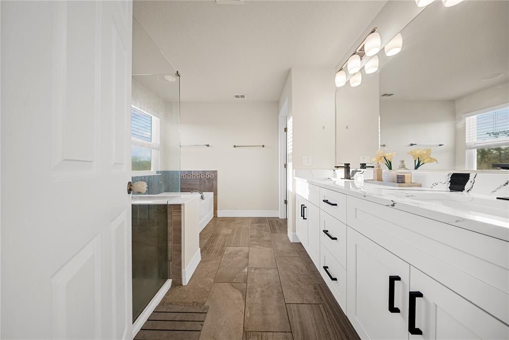 For Sale: $870,000 (4 beds, 2 baths, 2996 Square Feet)