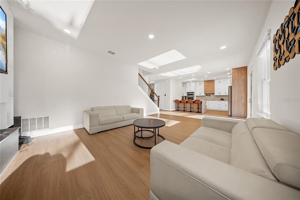 For Sale: $870,000 (4 beds, 2 baths, 2996 Square Feet)