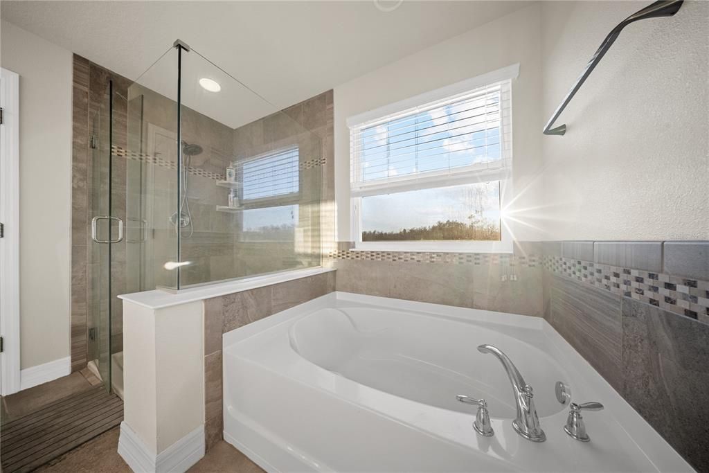 For Sale: $870,000 (4 beds, 2 baths, 2996 Square Feet)