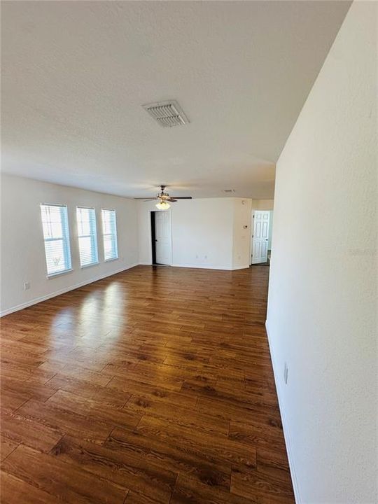 На продажу: $255,000 (3 спален, 2 ванн, 1390 Квадратных фут)