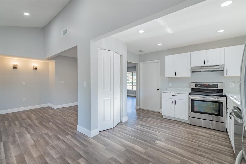 待售: $340,000 (3 贝兹, 2 浴室, 1294 平方英尺)