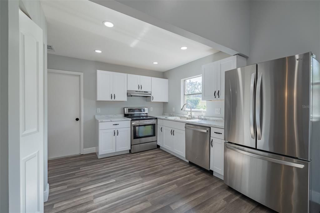 待售: $340,000 (3 贝兹, 2 浴室, 1294 平方英尺)