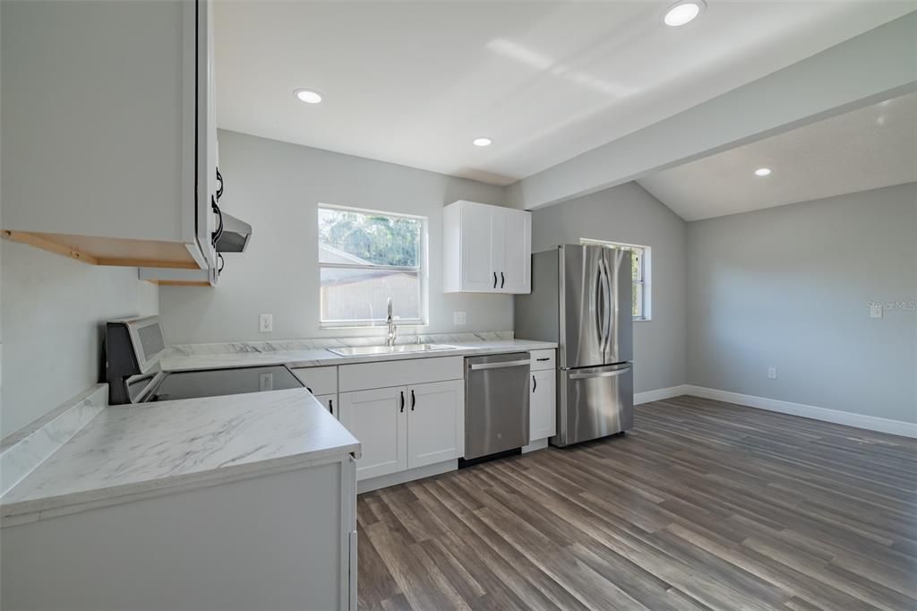 待售: $340,000 (3 贝兹, 2 浴室, 1294 平方英尺)