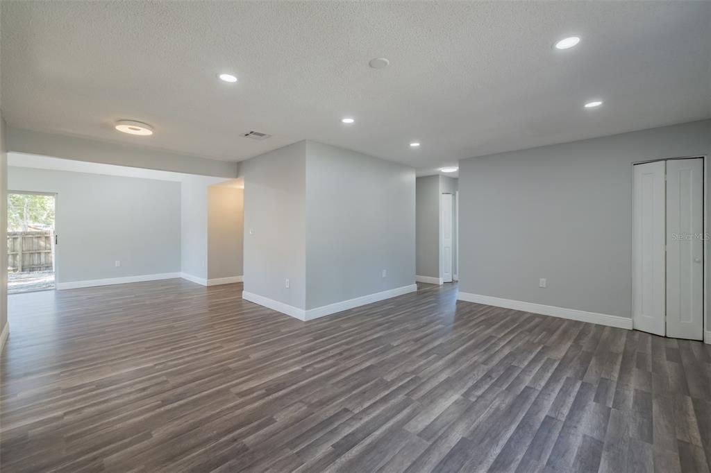 待售: $340,000 (3 贝兹, 2 浴室, 1294 平方英尺)