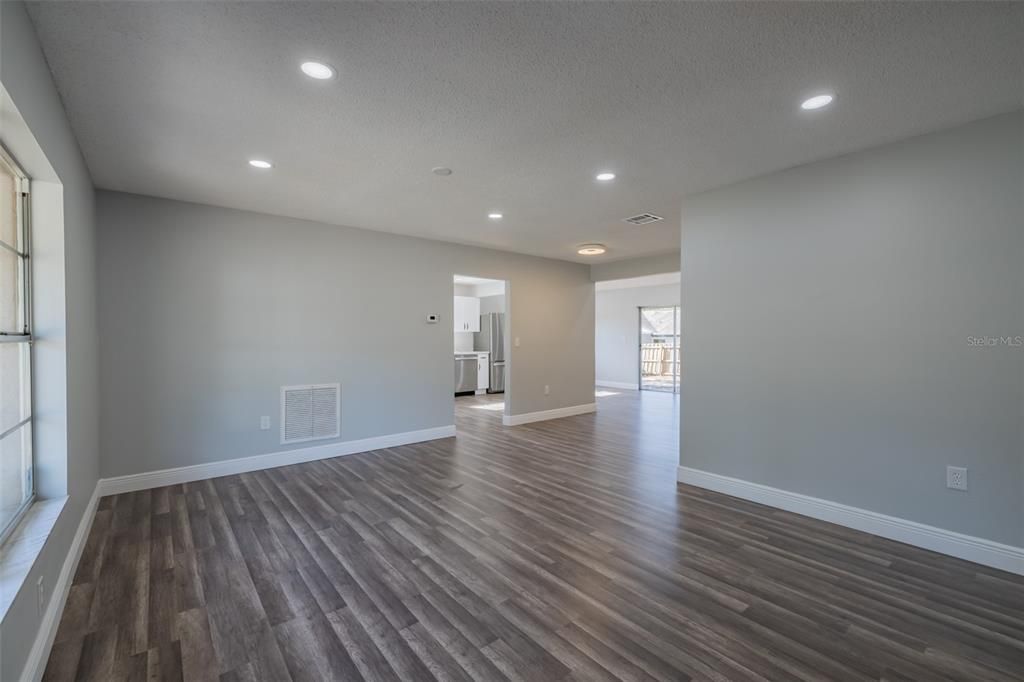 待售: $340,000 (3 贝兹, 2 浴室, 1294 平方英尺)