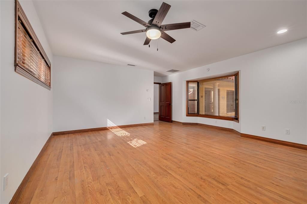 В аренду: $9,950 (5 спален, 3 ванн, 4066 Квадратных фут)