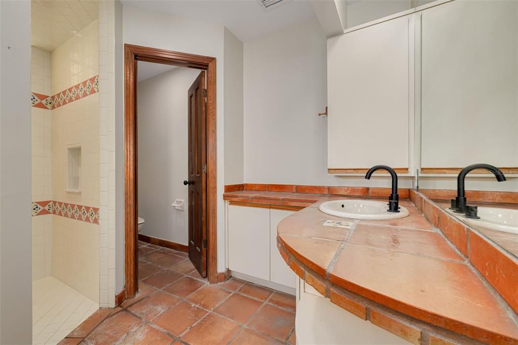 В аренду: $9,950 (5 спален, 3 ванн, 4066 Квадратных фут)