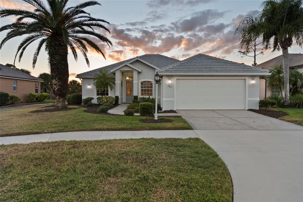 На продажу: $447,500 (3 спален, 2 ванн, 1951 Квадратных фут)