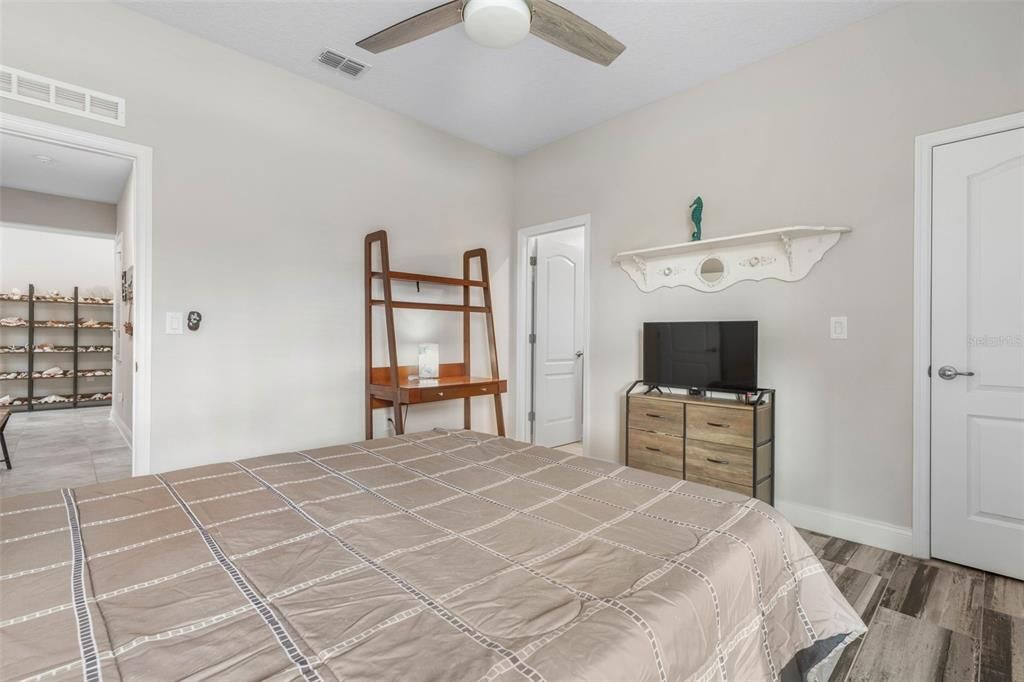 For Sale: $650,000 (4 beds, 3 baths, 2693 Square Feet)