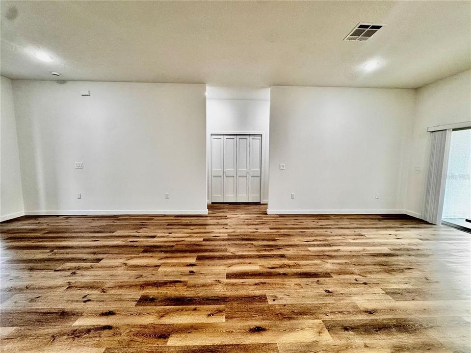 En Venta: $298,900 (4 camas, 3 baños, 1771 Pies cuadrados)