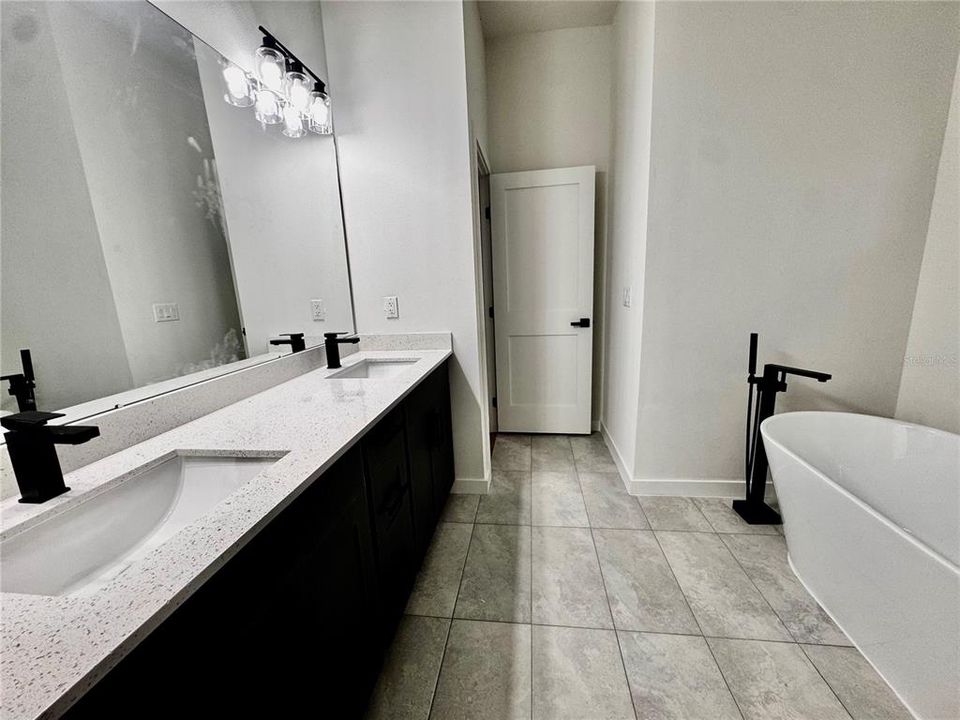 En Venta: $298,900 (4 camas, 3 baños, 1771 Pies cuadrados)