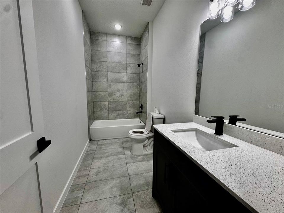 En Venta: $298,900 (4 camas, 3 baños, 1771 Pies cuadrados)