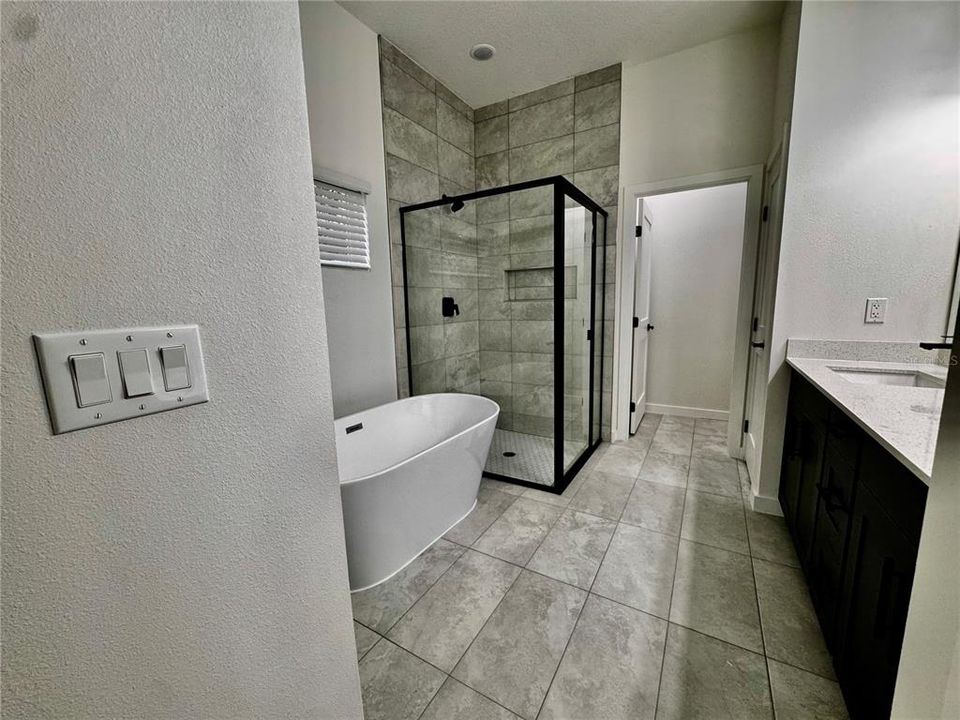 En Venta: $298,900 (4 camas, 3 baños, 1771 Pies cuadrados)