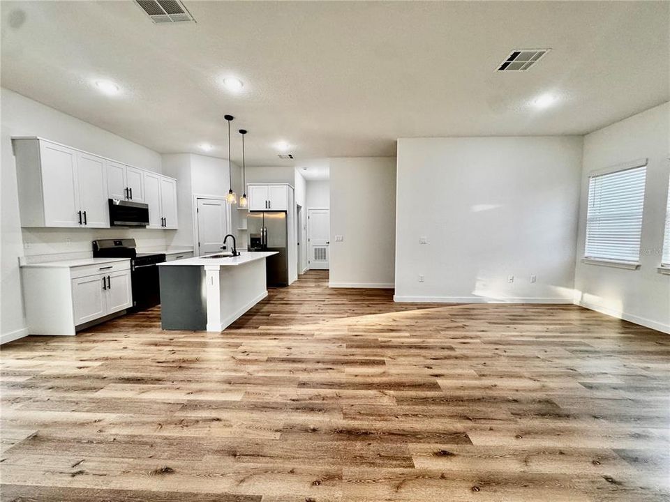 En Venta: $298,900 (4 camas, 3 baños, 1771 Pies cuadrados)