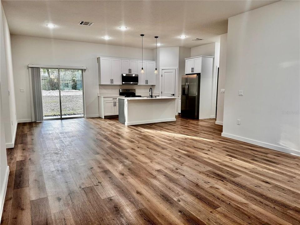 En Venta: $298,900 (4 camas, 3 baños, 1771 Pies cuadrados)