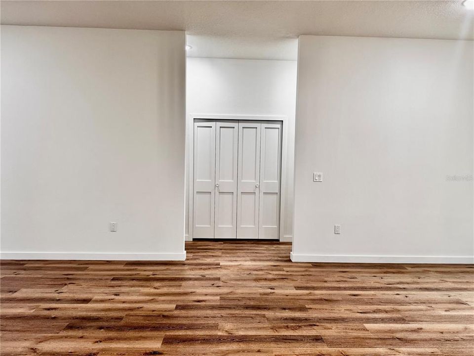 En Venta: $298,900 (4 camas, 3 baños, 1771 Pies cuadrados)