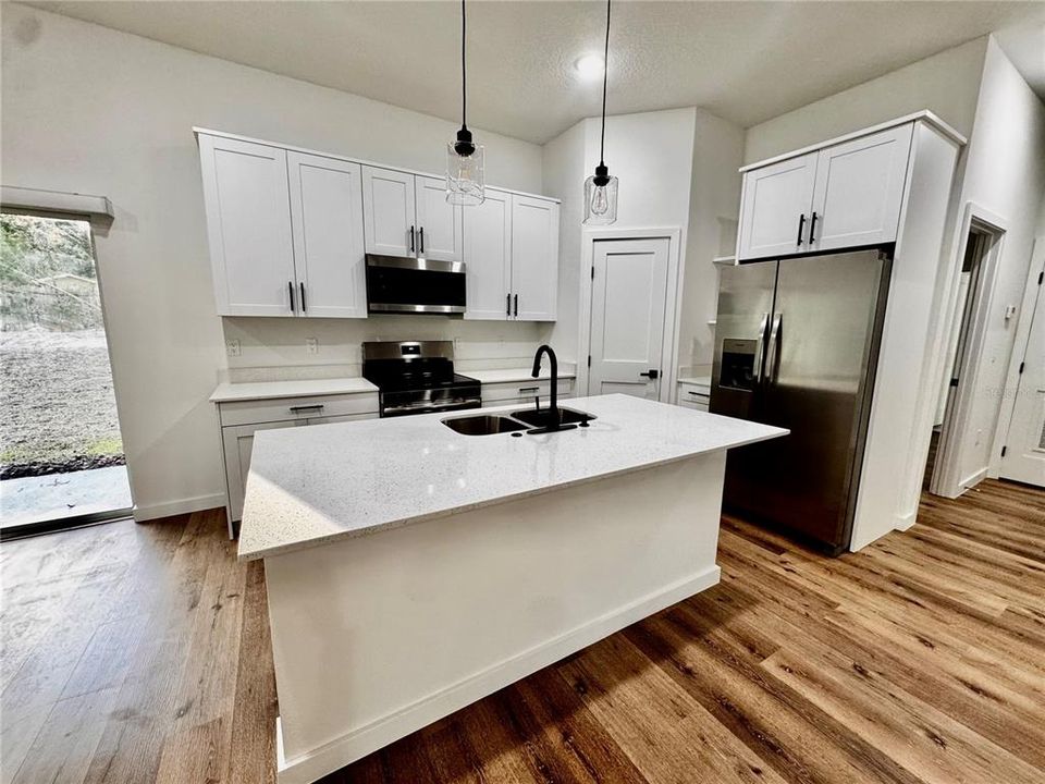 En Venta: $298,900 (4 camas, 3 baños, 1771 Pies cuadrados)