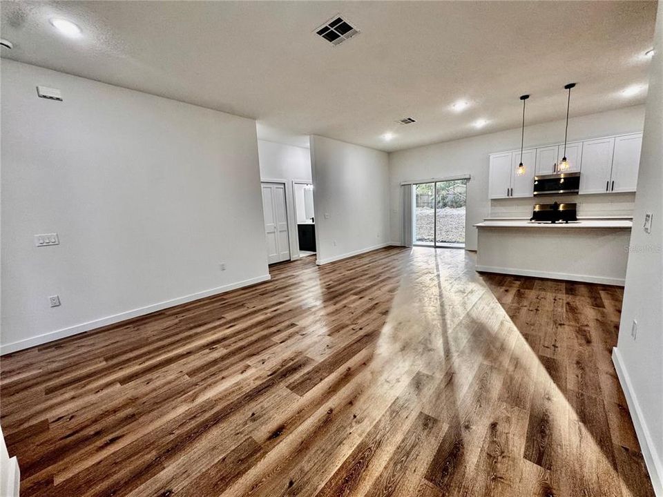 En Venta: $298,900 (4 camas, 3 baños, 1771 Pies cuadrados)