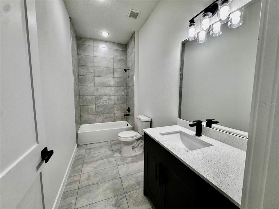 En Venta: $298,900 (4 camas, 3 baños, 1771 Pies cuadrados)