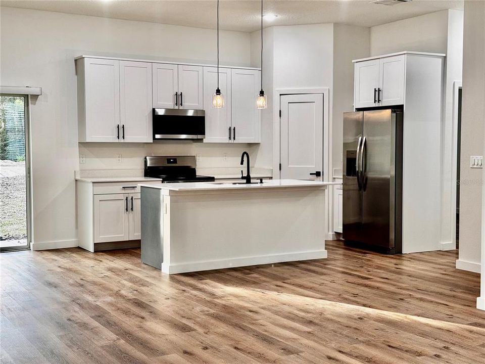 En Venta: $298,900 (4 camas, 3 baños, 1771 Pies cuadrados)