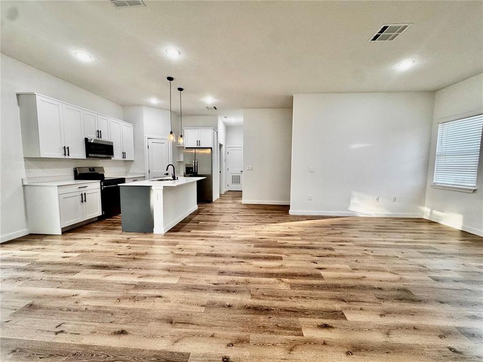 En Venta: $298,900 (4 camas, 3 baños, 1771 Pies cuadrados)