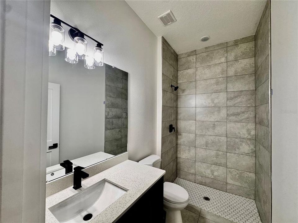 En Venta: $298,900 (4 camas, 3 baños, 1771 Pies cuadrados)