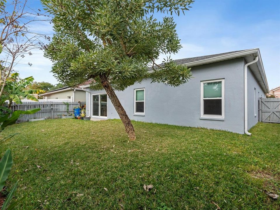 En Venta: $399,000 (4 camas, 2 baños, 1955 Pies cuadrados)