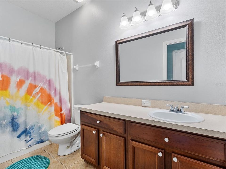 En Venta: $399,000 (4 camas, 2 baños, 1955 Pies cuadrados)