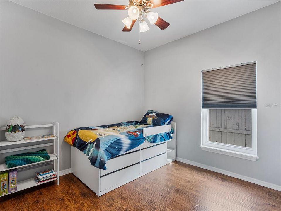 En Venta: $399,000 (4 camas, 2 baños, 1955 Pies cuadrados)