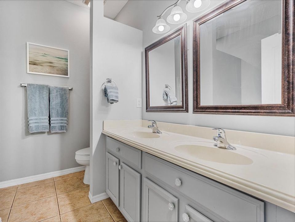 En Venta: $399,000 (4 camas, 2 baños, 1955 Pies cuadrados)