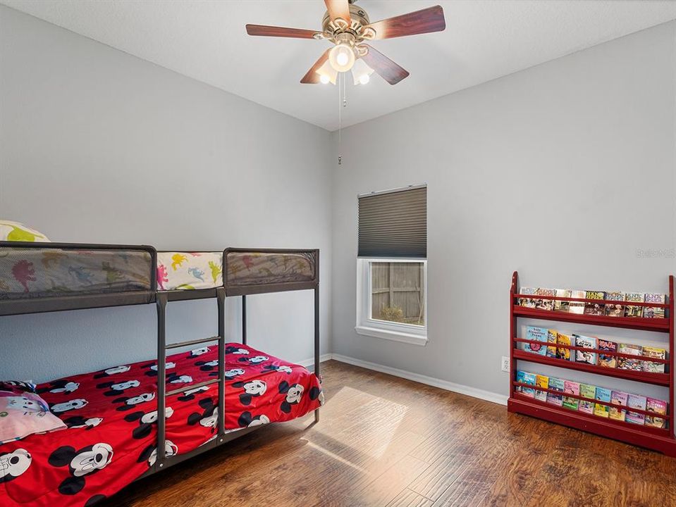 En Venta: $399,000 (4 camas, 2 baños, 1955 Pies cuadrados)